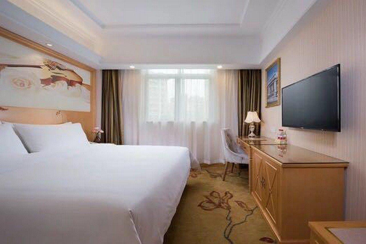 Vienna Hotel Shanghai International Tourist Resort Xiuyan Road Metro Station Branch Exterior foto