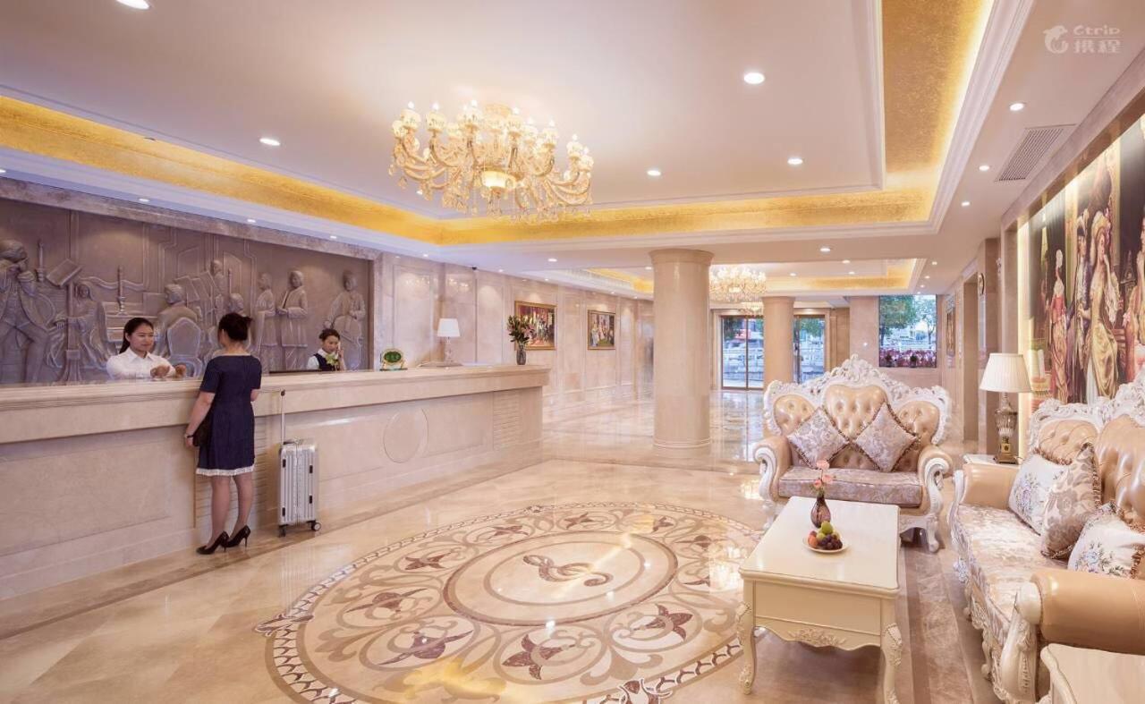 Vienna Hotel Shanghai International Tourist Resort Xiuyan Road Metro Station Branch Exterior foto